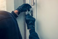 Einbruch, Einbrecher, Haustür, Türschloss, Einbruchmeldeanlage, EMA, Alarmanlage