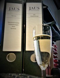 Sekt, Jaus, Großauftrag
