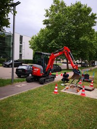 Bagger, Kanaldeckel, elektronische Sicherheitstechnik